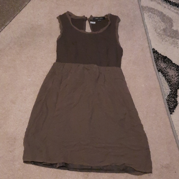 Dress - Picture 1 of 7